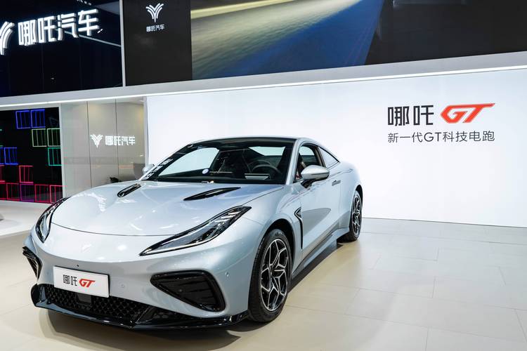 深圳南山区德维铁企业管理咨询哪吒汽车在智能汽车领域的表现，领途汽车在新能源汽车市场中的影响力